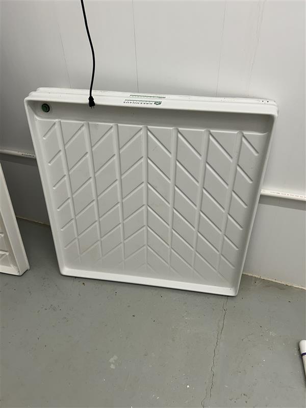 Greeenhaus - 4"(l) x "(w) x 2 1/2" (d)