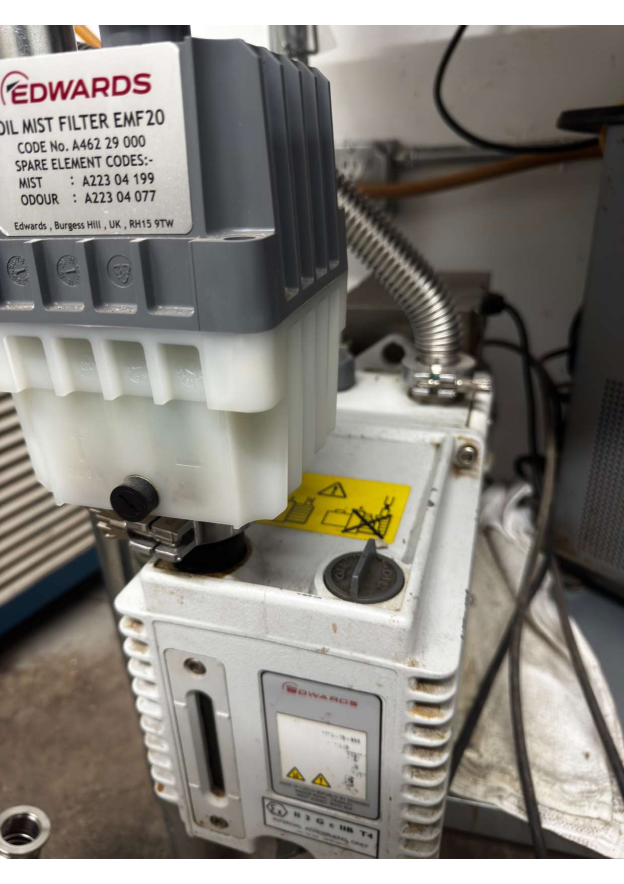 Edwards Rotary Vane Vacuum Pump with EMF20 Oil Mist Filter